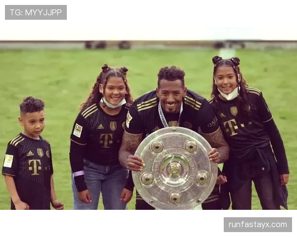 德甲转会窗口引发阵容巨变 新援亮相老将告别球队表现受瞩目