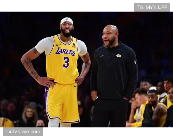 戴维斯状态回暖，强势防守助球队成功遏制对手进攻