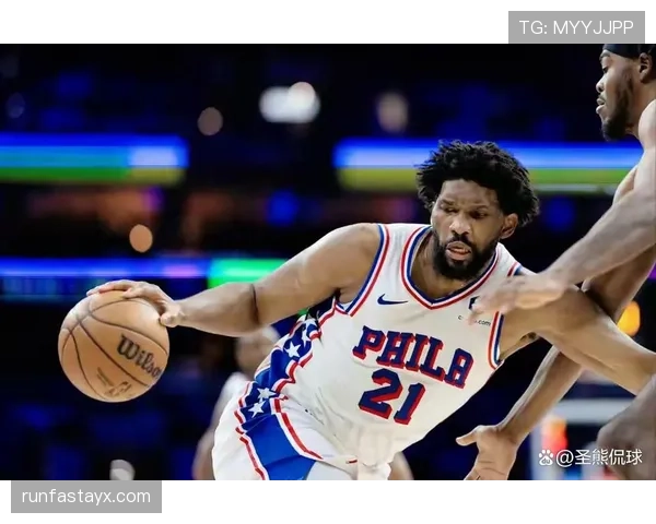 恩比德背打制造错位拉开防线提升球队内线优势